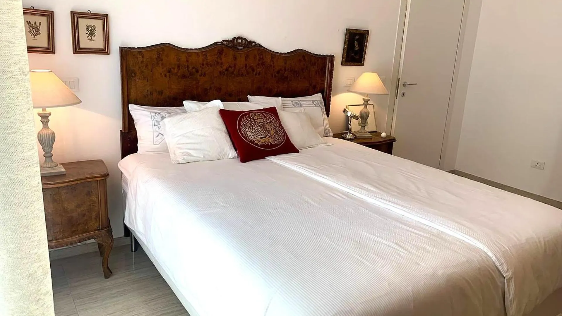 Queen Home Nadia Venice 0*,