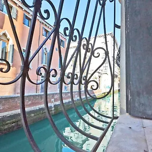 Apartment San Barnaba On The Canal