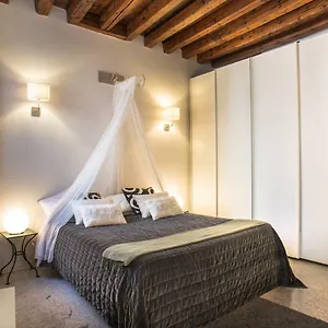 Apartament Terrazzina - Romantic Pied A Terre At The Heart Of Cannaregio District, Wenecja